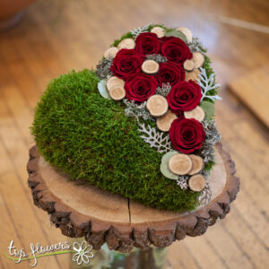 Arrangement with eternal roses | Forest Love
