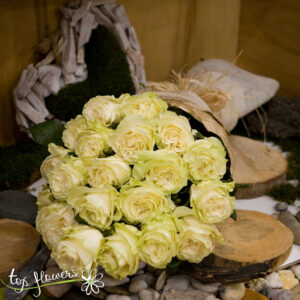 Класически букет от 11 бели рози