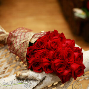 Класически букет от 11 червени рози