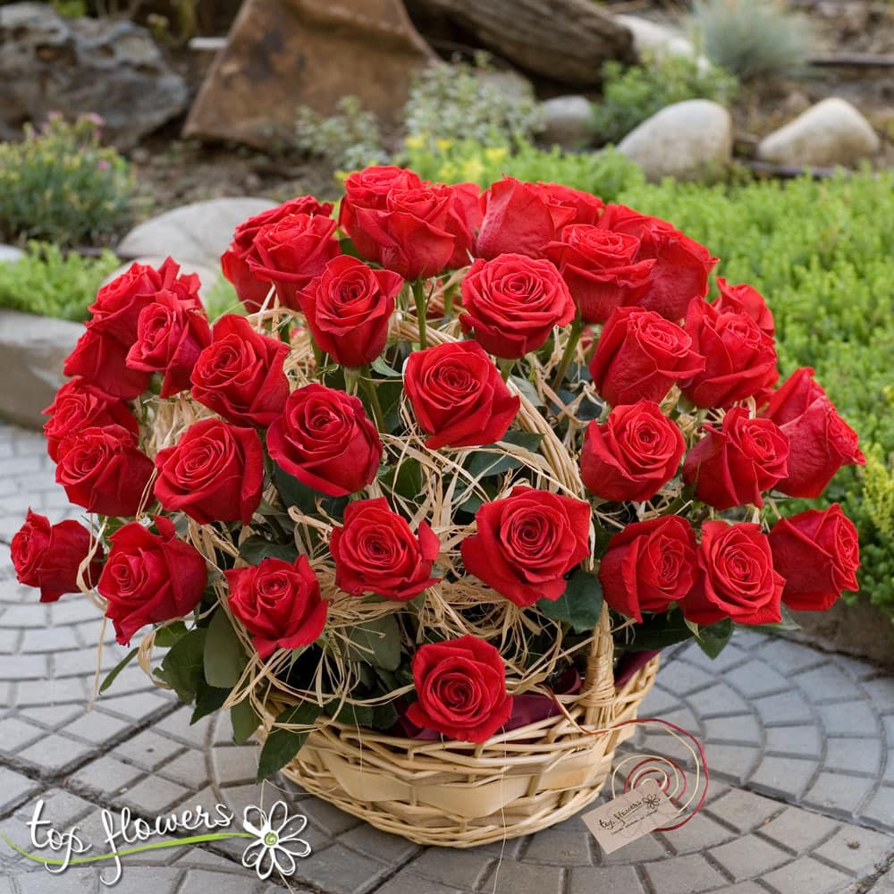 Кошница 51 червени рози. Доставка на цветя от Top-Flowers