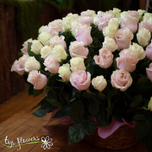 BASKET 101 WHITE AND PINK ROSES