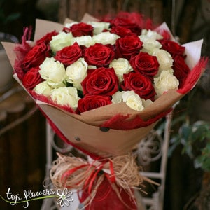 ROUND BOUQUET OF 31 WHITE AND RED ROSES