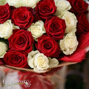 ROUND BOUQUET OF 31 WHITE AND RED ROSES