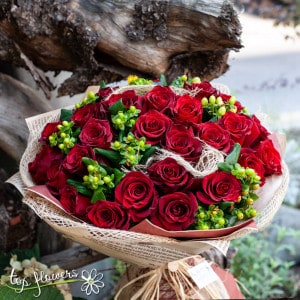Round bouquet of 31 red roses