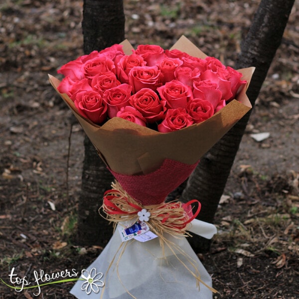 31 Cyclamen roses | Bouquet