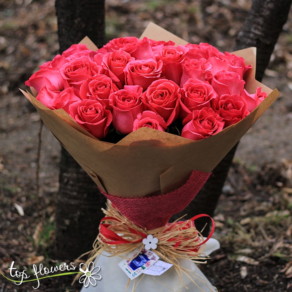 Round bouquet of 31 Cyclamen roses
