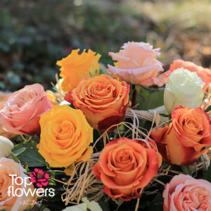 Basket of 25 multicolored roses mix