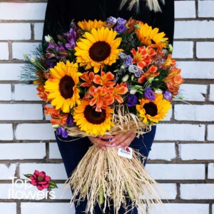 Handcrafted bouquet with summer energy and natural materials – “A Hundred Suns”