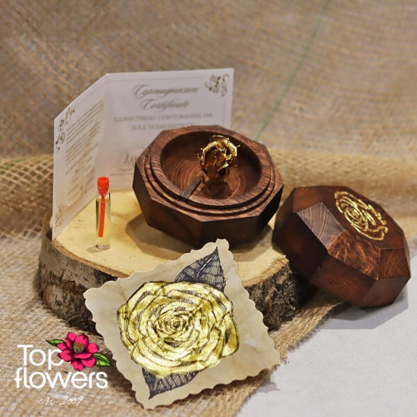 Wedding box for rings with gilded rose bud | GOLD