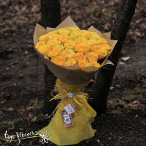 Кръгъл букет от 31 жълти рози