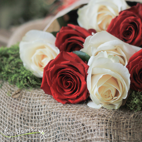 Classic bouquet | Red and white roses