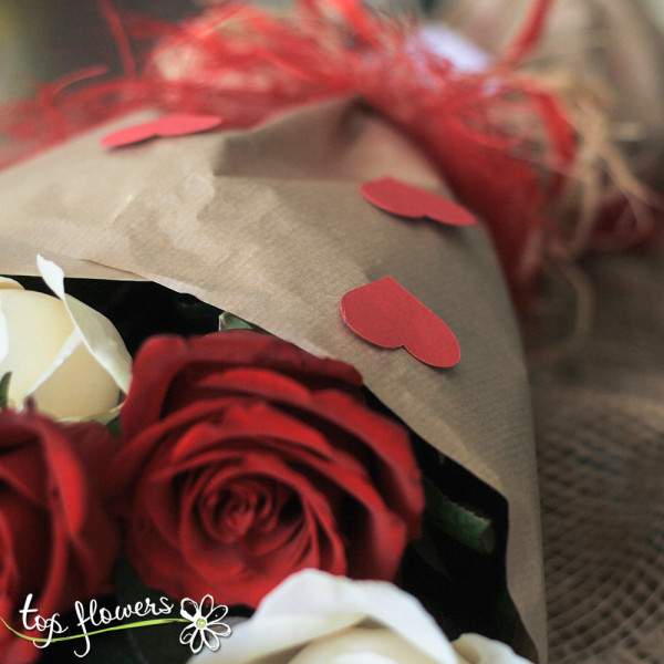 Classic bouquet | Red and white roses