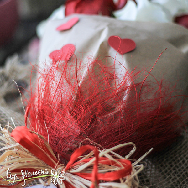 Classic bouquet | Red and white roses