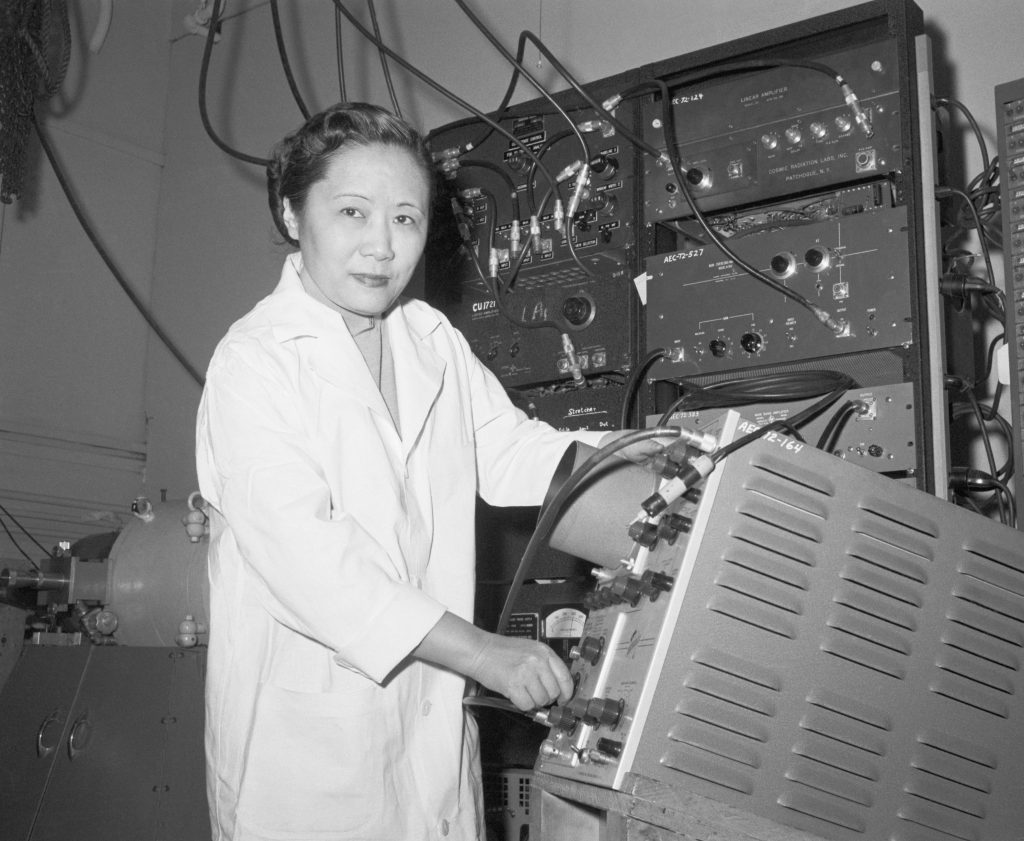 chien shiung wu in a laboratory 515185238 58f77ede5f9b581d59381803