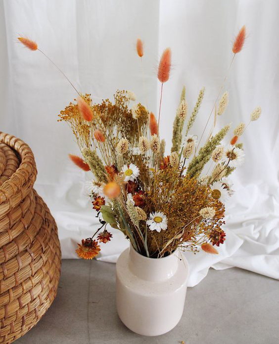 Decorating with dried flowers