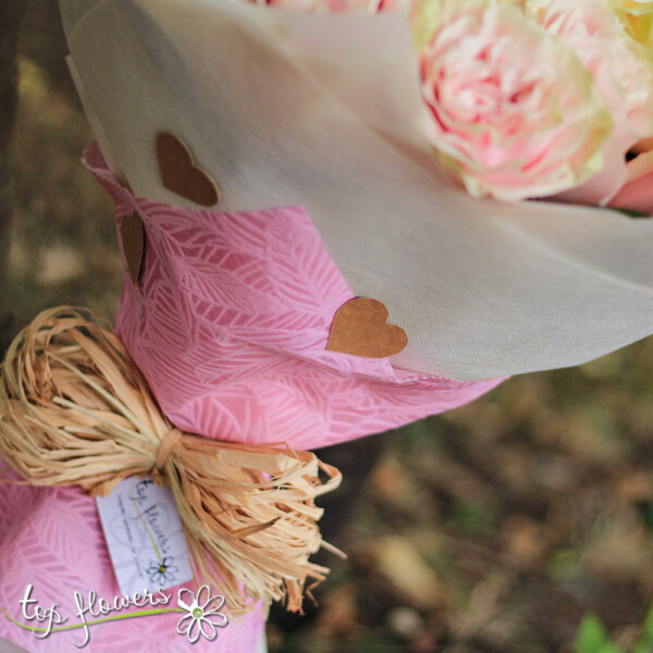 31 white and pink roses | Bouquet