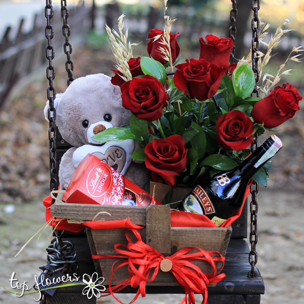 Подаръчна Кошница 3 | Червени Рози