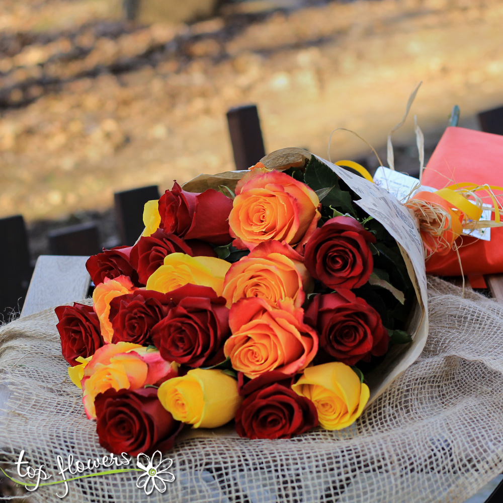 Classic bouquet | Mix roses in a warm range of colors
