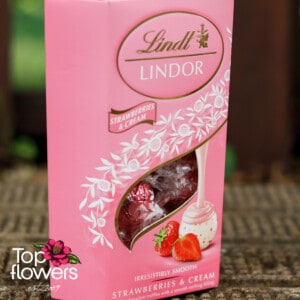 Кутия бонбони lindor cornet Ягода | 200гр.