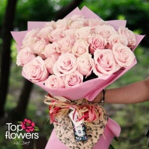 Кръгъл букет от 31 розови рози