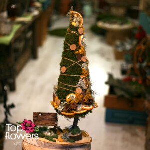 Арт елхичка „Топла Зимна Приказка“ от мъх и естествени природни материали – Top Flowers