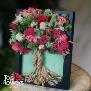 Handcrafted art installation with Scandinavian moss – Top Flowers