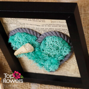 Декоративна картина със зелен мъх и пеперуда детайл