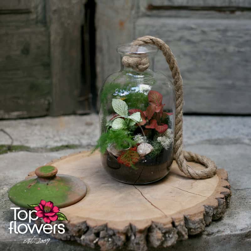 Микс от цветя в стъклен съд | Бутилка