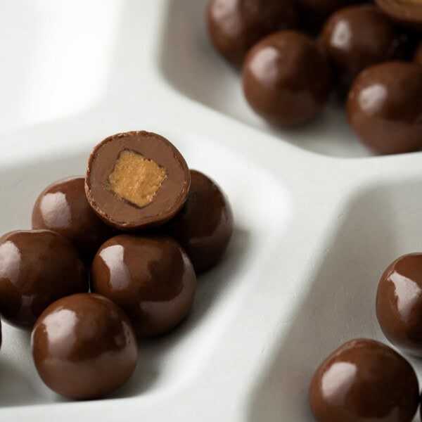 Hazelnuts, Milk Chocolate and Waffles Dragees | La Feve 200 gr. - Image 2