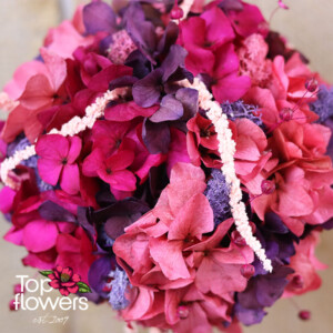 Art Cloud | Pink Noise Detail of a composition with dehydrated hydrangea – colorful art accent