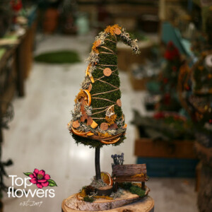 Арт елхичка „Горски Полъх“ от мъх и естествени материали върху дървена основа – Top Flowers