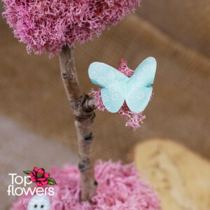 Арт Инсталация | Огледало Детайл на розово сърце от скандинавски мъх – арт декорация