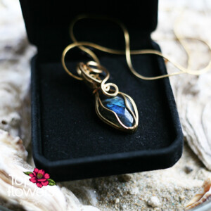 Колие с Лабрадорид | Ръчно изработено