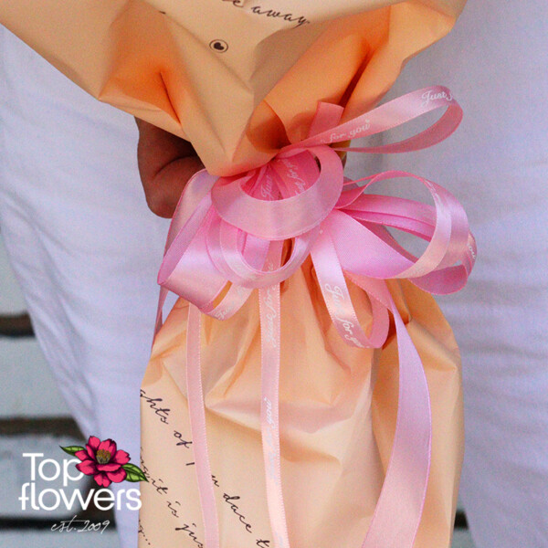 Ribbon and packaging of the Pink Magic bouquet by Top Flowers flower shop