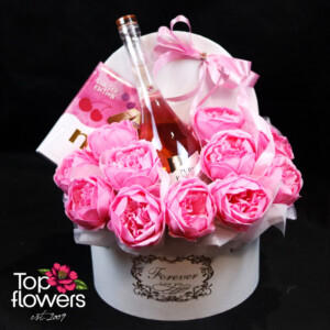 Elegant gift for her with long-lasting soap roses