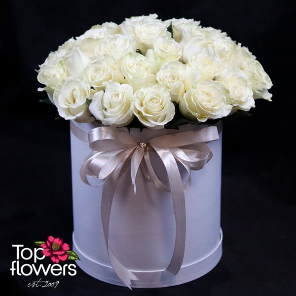 Delicate box with premium white roses – the perfect gift for any occasion