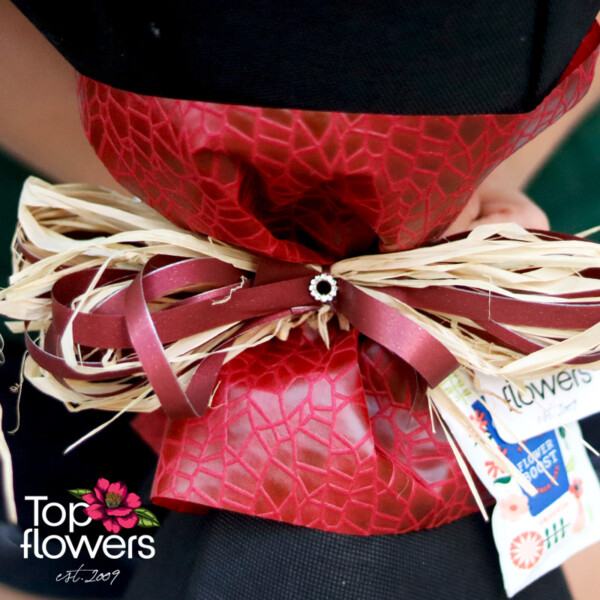 Luxury bouquet of Ecuadorian red roses with red ribbon