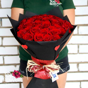 Bouquet of 31 Deluxe red roses in black wrapping with red hearts