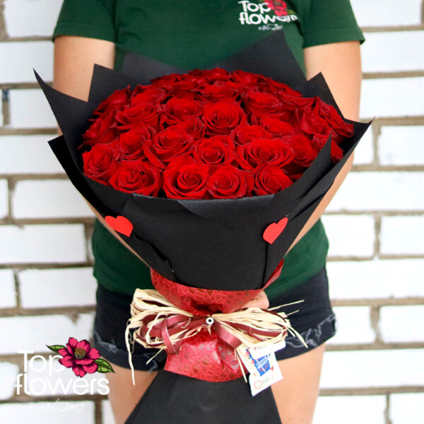 Bouquet of 31 Deluxe red roses in black wrapping with red hearts