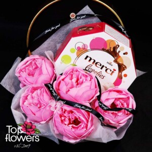 Аранжировка със сапунени рози и Merci Lovelies шоколадови бонбони