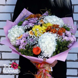 Detail of the Melody of Colors bouquet with natural decorations
