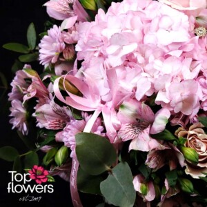 Detail of Deluxe arrangement “Pink Dream” in pink tones