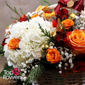 Празничен акцент с бели и оранжеви цветя - Новогодишно желание