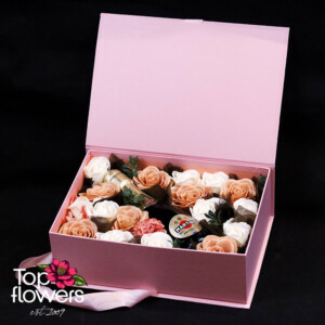 Сапунени рози в елегантна картонена кутия с капак – стилни цветя