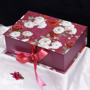 NOIR BLOOM sapuneni rozi s proseko Freixenet 5 Closed luxury box with soap roses – elegant flower gift