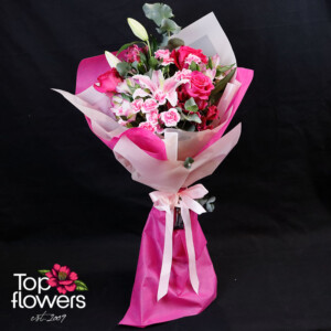 Букет Фуксия с еквадорски рози, лилиум и алстромерия