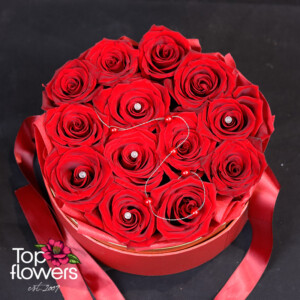 червени рози в Deluxe аранжировка – доставка на цветя