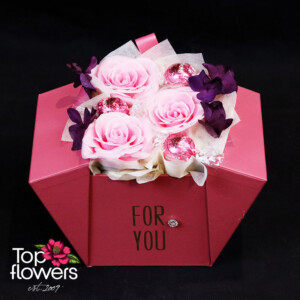 Raspberry Temptation | Soap Roses in a Box Soap roses with Lindor chocolates and hydrangea in a box – elegant gift from a flower shop