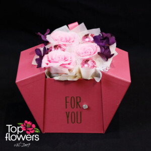 Pink soap roses in a luxury Raspberry Temptation box – stylish flowers with delivery