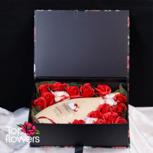 Soap roses in a box with Bottega Pannacotta and Raffaello – luxury gift from a flower shop
